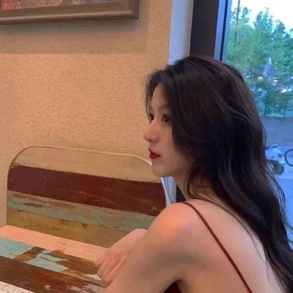 一袭青衣处女心海报